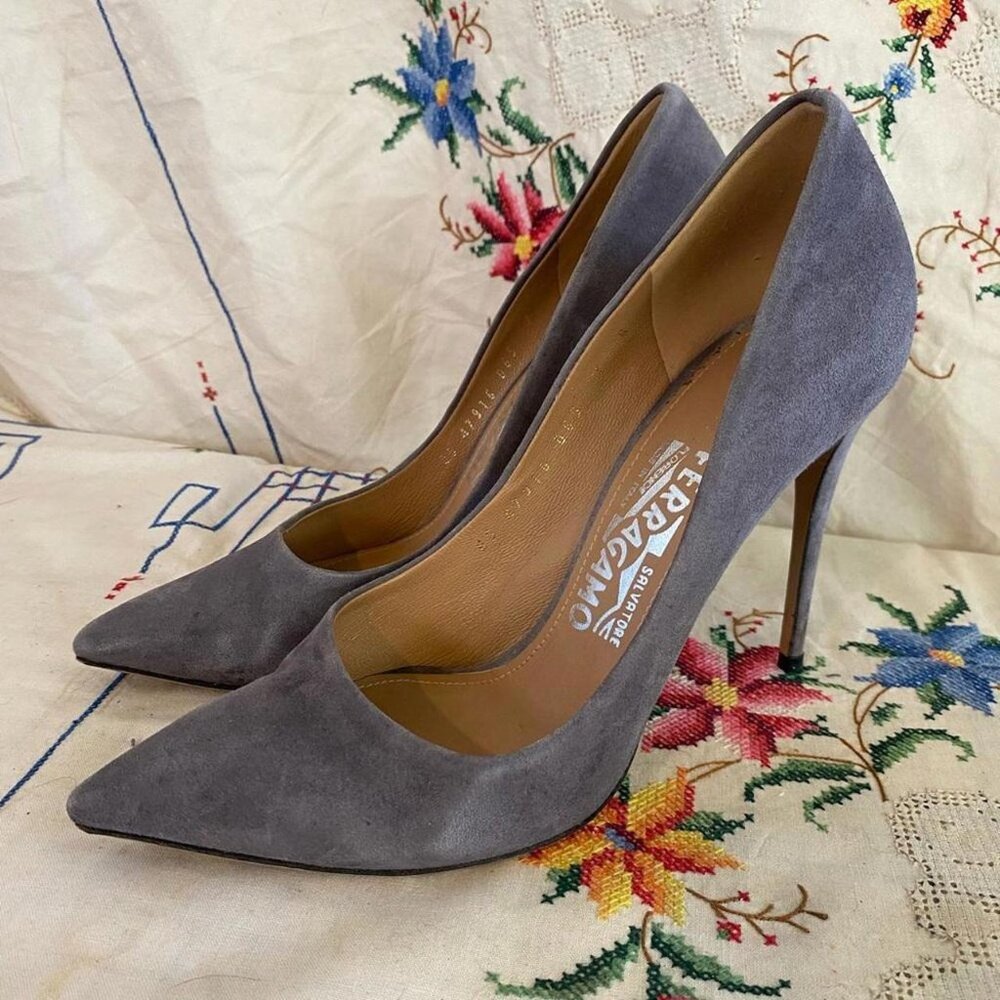 Stunning classic pump Ls by Salvatore FERRAGAMO